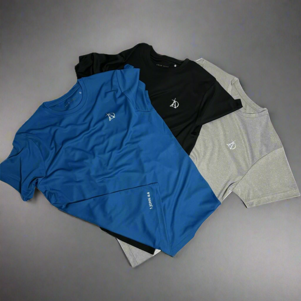 Amar Deum - Performance T-Shirt