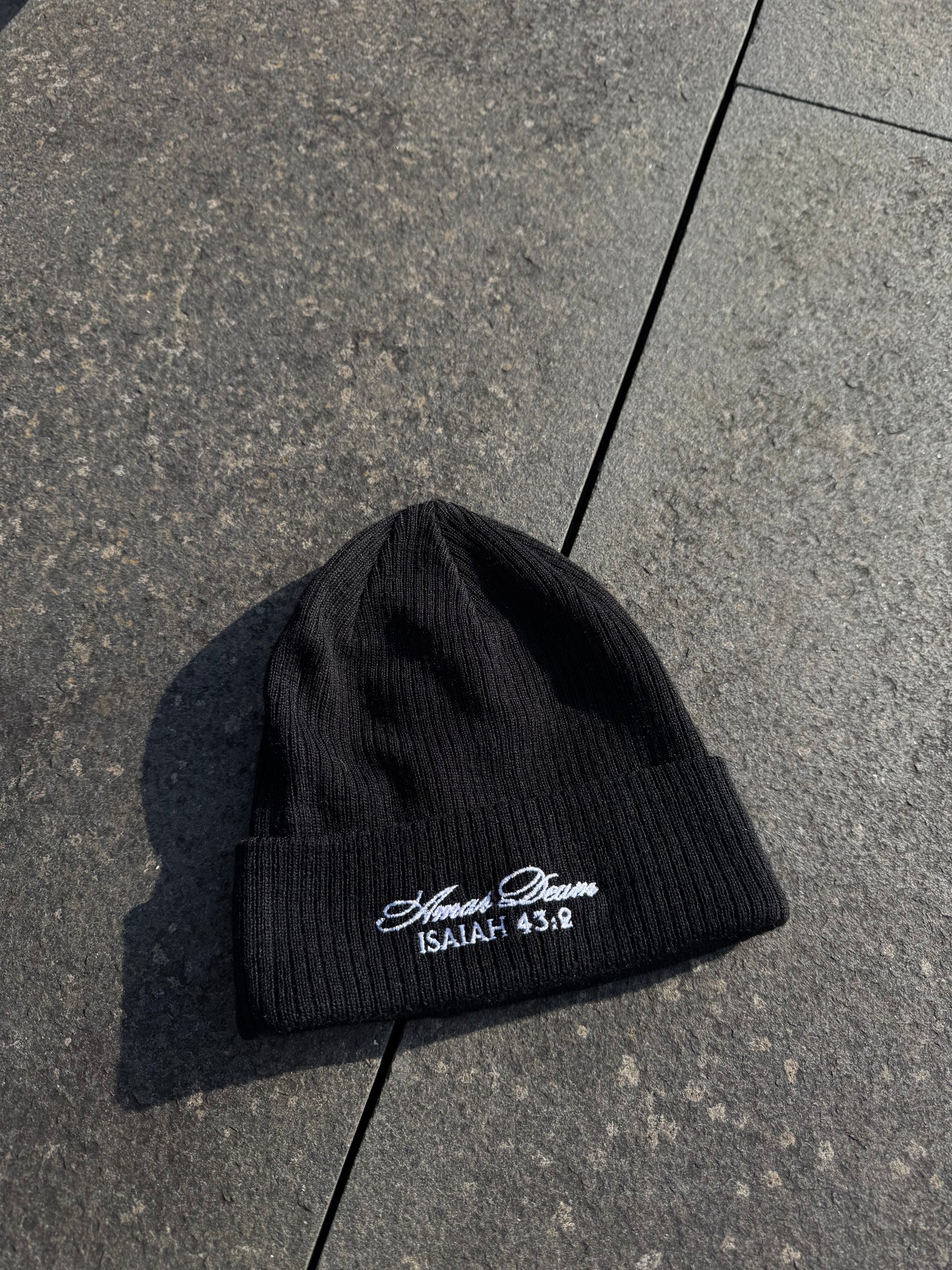 Amar Deum - Isaiah beanies