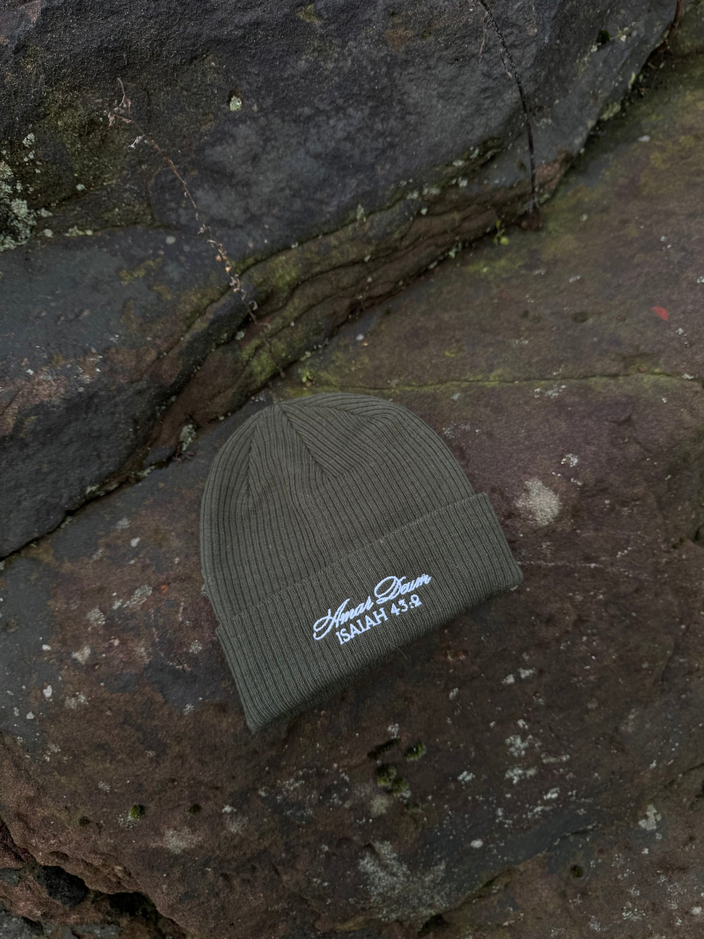 Amar Deum - Isaiah beanies