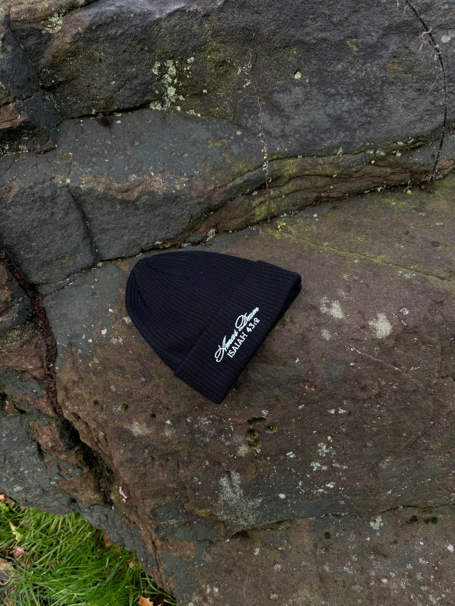 Amar Deum - Isaiah beanies