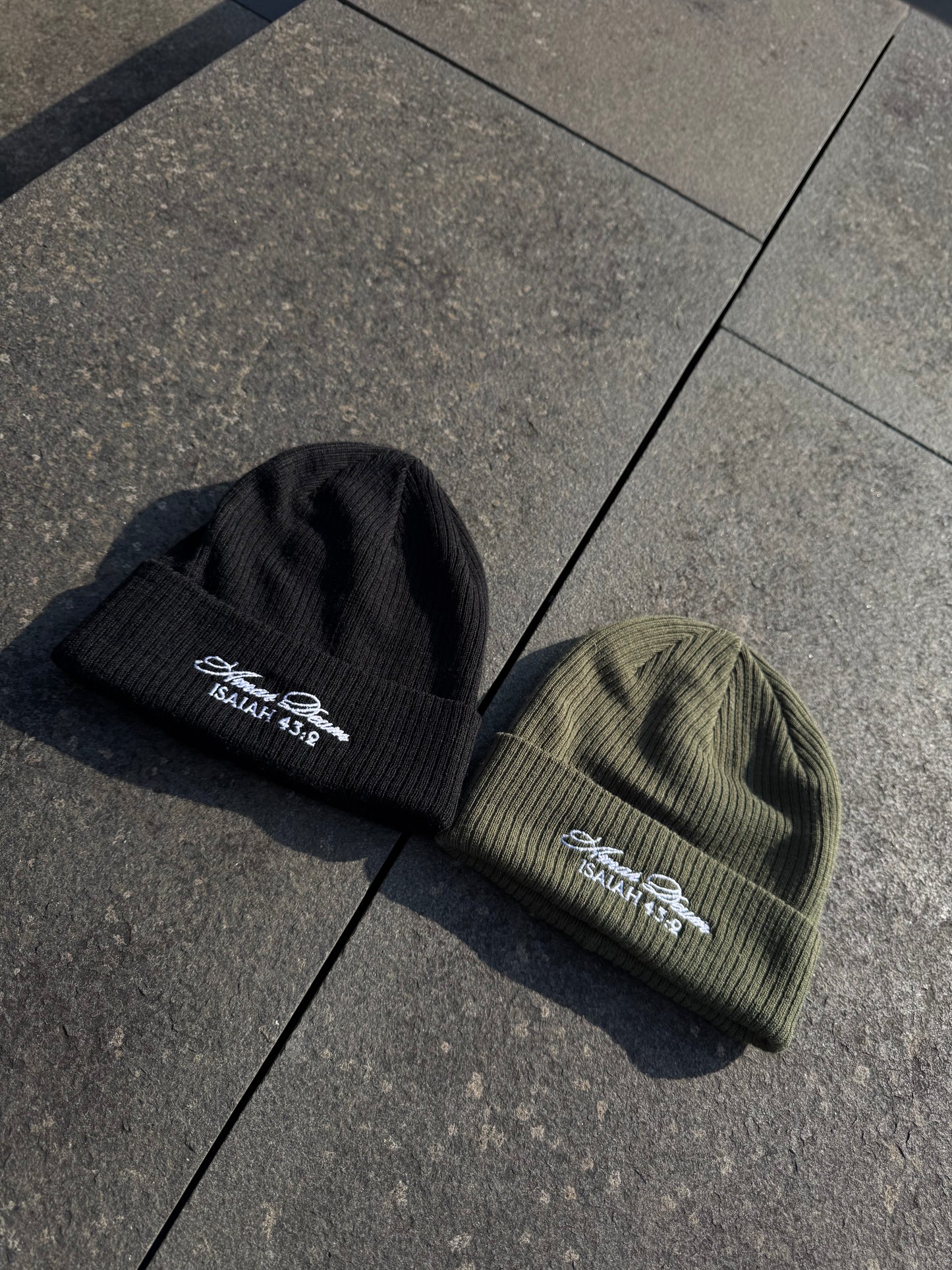 Amar Deum - Isaiah beanies